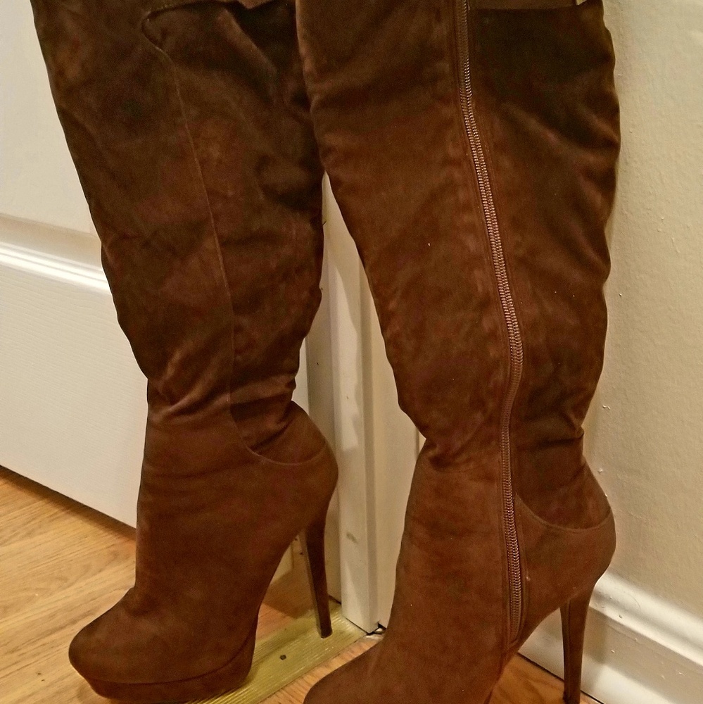 Boots - Picture 2 of 4